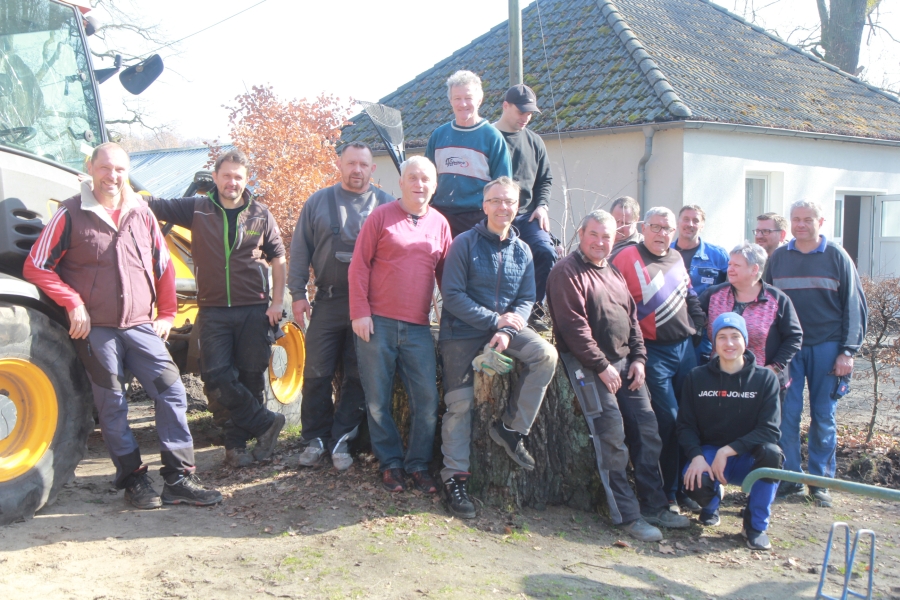 Gruppenfoto Arbeitseinsatz Baustart